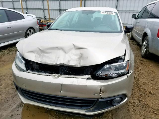 3VW2K7AJ3DM209378 - 2013 VOLKSWAGEN JETTA BASE GOLD photo 9