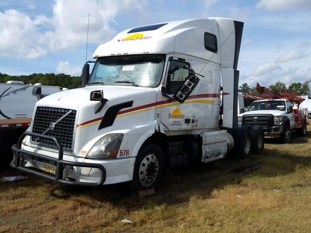 4V4NC9EH9EN168363 - 2014 VOLVO VN VNL WHITE photo 2