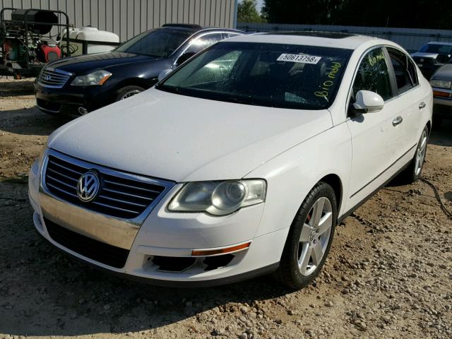 WVWAK73C78E010312 - 2008 VOLKSWAGEN PASSAT KOM WHITE photo 2