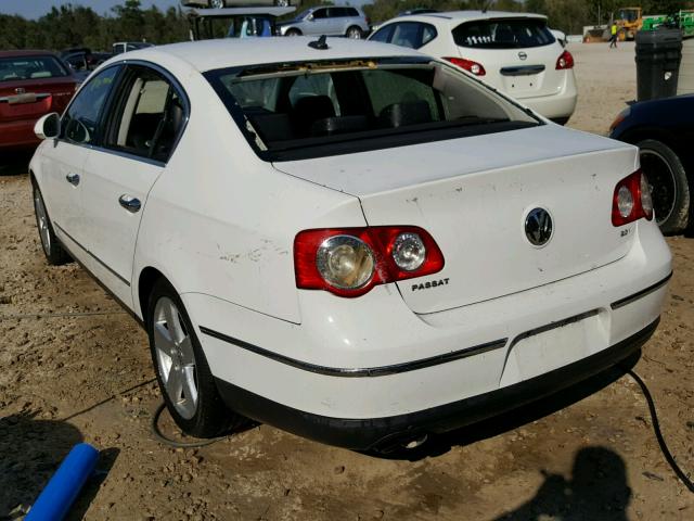 WVWAK73C78E010312 - 2008 VOLKSWAGEN PASSAT KOM WHITE photo 3