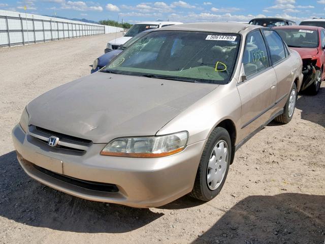 1HGCG5647YA009074 - 2000 HONDA ACCORD LX TAN photo 2