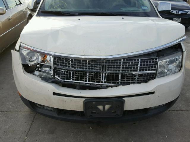 2LMDU68C58BJ08597 - 2008 LINCOLN MKX WHITE photo 9