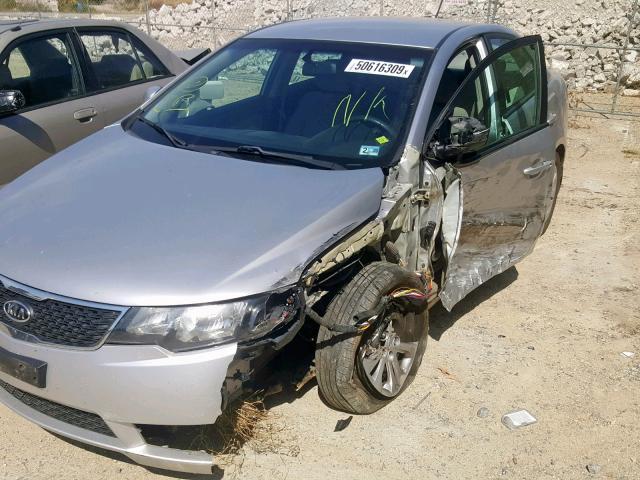 KNAFU4A23C5636650 - 2012 KIA FORTE EX SILVER photo 9