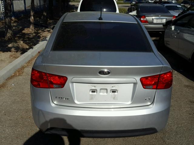 KNAFU4A27D5736591 - 2013 KIA FORTE EX SILVER photo 9