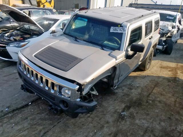 5GTDN136X68132419 - 2006 HUMMER H3 SILVER photo 2