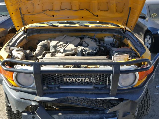 JTEBU11F770052785 - 2007 TOYOTA FJ CRUISER YELLOW photo 7