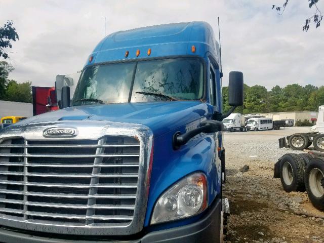 3AKJGLBG1DSFH2271 - 2013 FREIGHTLINER CASCADIA 1 BLUE photo 2