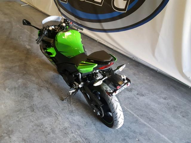 JKAEXKG16JDA05545 - 2018 KAWASAKI EX400 GREEN photo 3