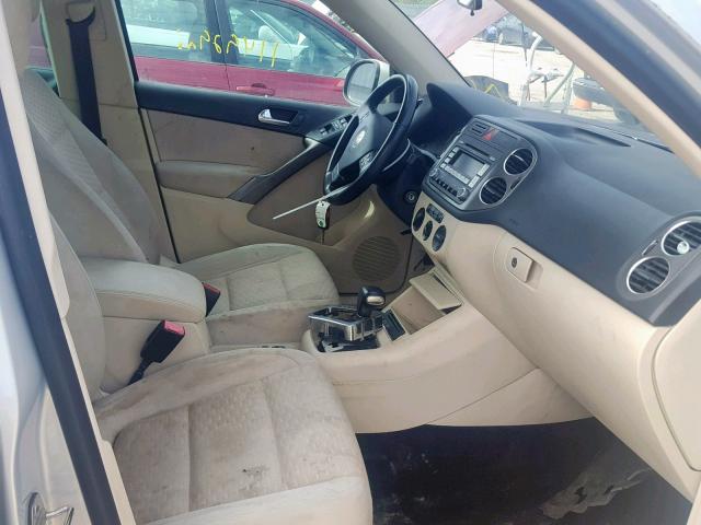 WVGBV75N59W510597 - 2009 VOLKSWAGEN TIGUAN SE SILVER photo 5