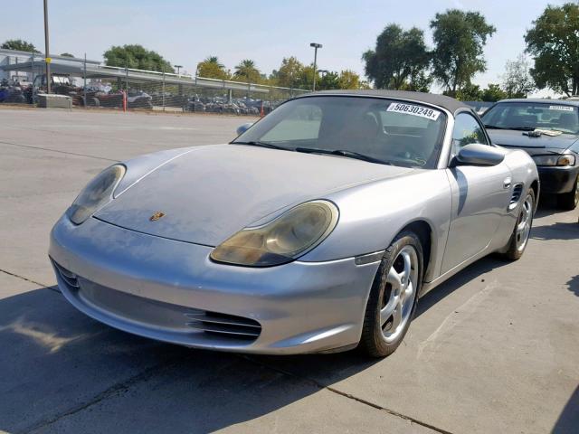 WP0CA2981YU620455 - 2000 PORSCHE BOXSTER SILVER photo 2