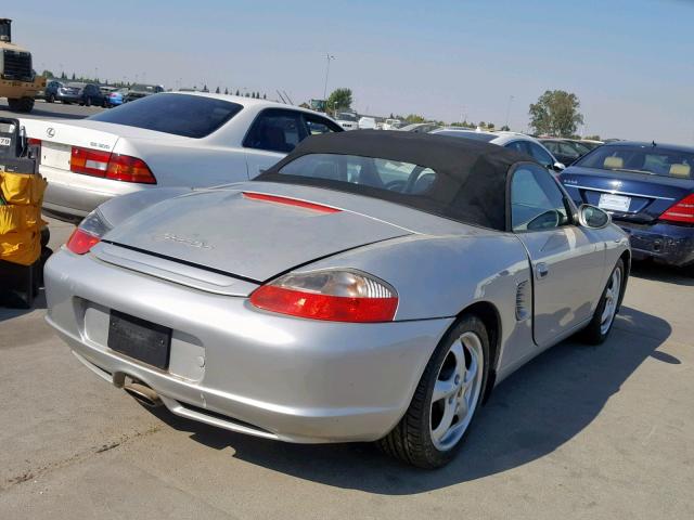 WP0CA2981YU620455 - 2000 PORSCHE BOXSTER SILVER photo 4