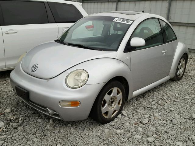 3VWCF21C4YM449204 - 2000 VOLKSWAGEN NEW BEETLE SILVER photo 2