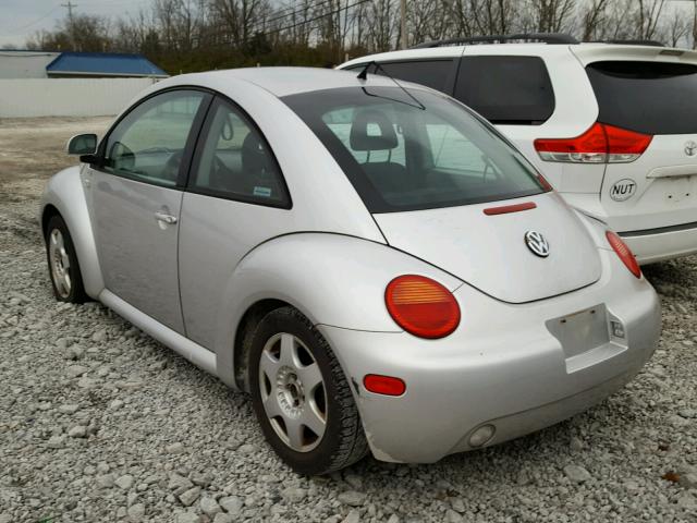 3VWCF21C4YM449204 - 2000 VOLKSWAGEN NEW BEETLE SILVER photo 3