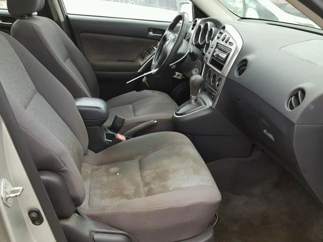 2T1KR32E74C264949 - 2004 TOYOTA MATRIX XR SILVER photo 5