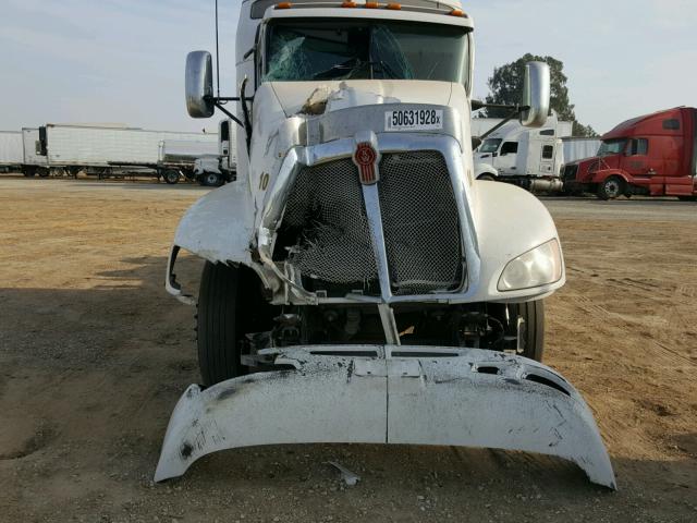 1XKAD49X2BJ285446 - 2011 KENWORTH CONSTRUCTI WHITE photo 9