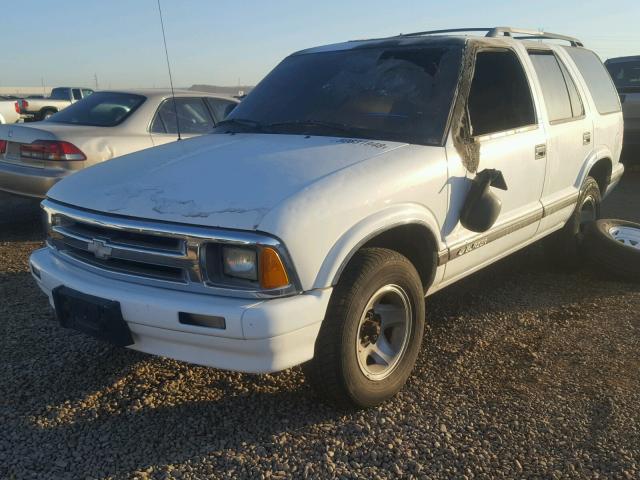 1GNCS13W8T2168109 - 1996 CHEVROLET BLAZER WHITE photo 2