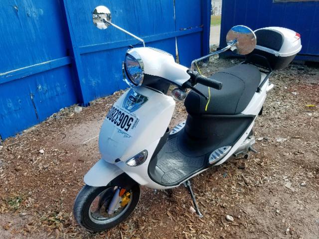 RFVPAP5AXJ1122565 - 2018 GENUINE SCOOTER CO. BUDDY 50 WHITE photo 2