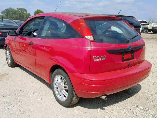 3FAFP31NX5R133802 - 2005 FORD FOCUS ZX3 RED photo 3