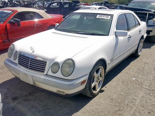 WDBJF55F9VJ030627 - 1997 MERCEDES-BENZ E 320 WHITE photo 2