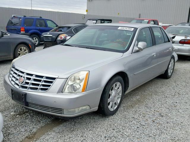 1G6KD57Y28U126860 - 2008 CADILLAC DTS SILVER photo 2