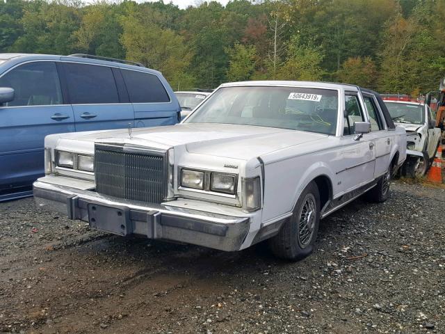 1LNBM81F0JY866987 - 1988 LINCOLN TOWN CAR WHITE photo 2