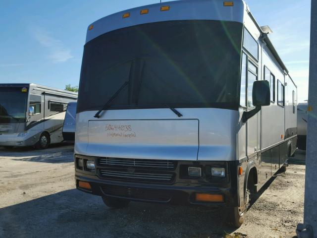 1FCNF53S7Y0A02998 - 2000 WINNEBAGO ADVENTURER GRAY photo 2