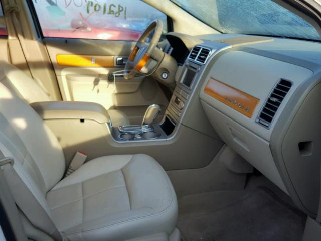 2LMDU68C07BJ32580 - 2007 LINCOLN MKX WHITE photo 5