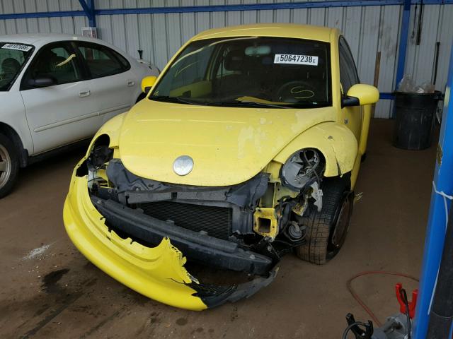 3VWCK21C32M405262 - 2002 VOLKSWAGEN NEW BEETLE YELLOW photo 2