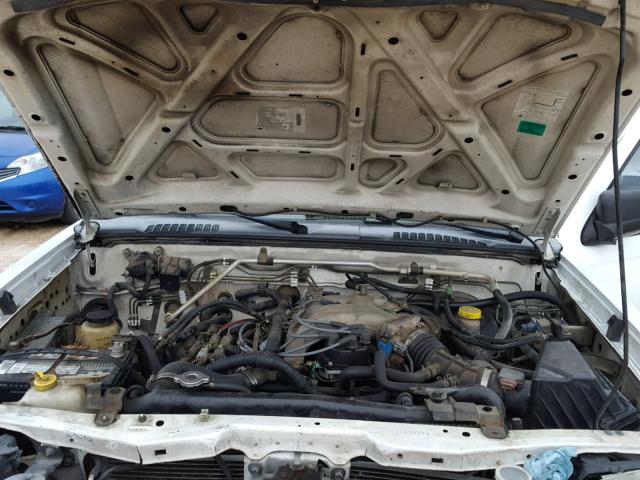 1N6ED27T51C379774 - 2001 NISSAN FRONTIER C WHITE photo 7