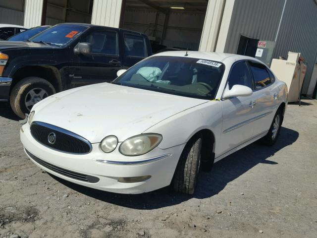 2G4WD532451311687 - 2005 BUICK LACROSSE C WHITE photo 2