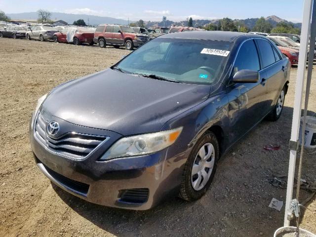 4T1BF3EK7AU073634 - 2010 TOYOTA CAMRY BASE GRAY photo 2