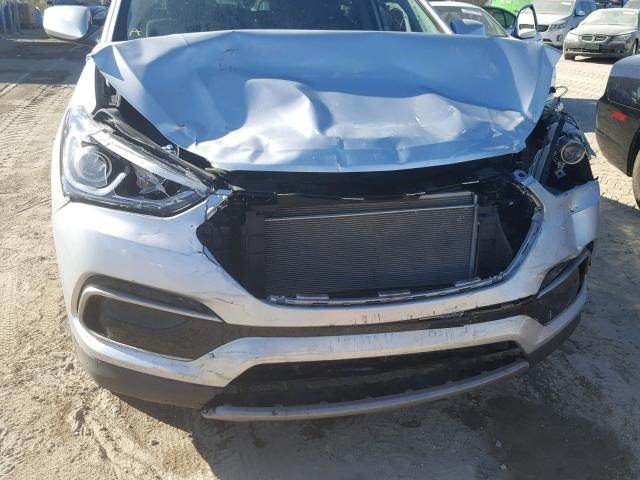 5XYZT3LB0HG405763 - 2017 HYUNDAI SANTA FE S SILVER photo 9