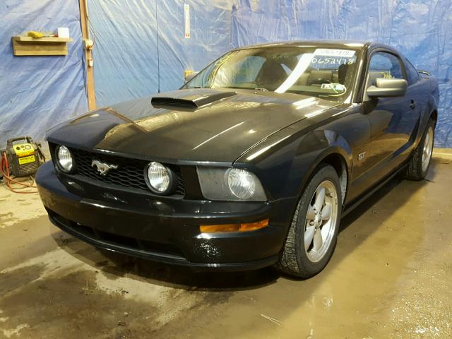 1ZVFT82H975234702 - 2007 FORD MUSTANG GT BLACK photo 2