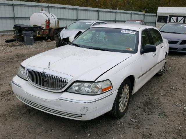 1LNHM81WX3Y652456 - 2003 LINCOLN TOWN CAR E WHITE photo 2