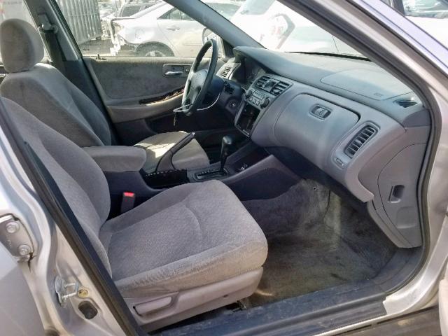 1HGCG5645YA119511 - 2000 HONDA ACCORD LX SILVER photo 5