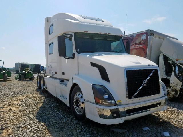 4V4NC9GH36N416363 - 2006 VOLVO VN VNL WHITE photo 1