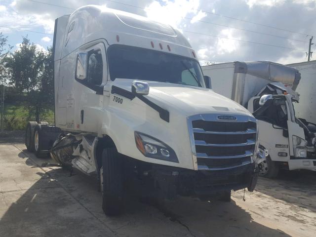 3AKJHHDR0JSJT6971 - 2018 FREIGHTLINER CASCADIA 1 WHITE photo 1