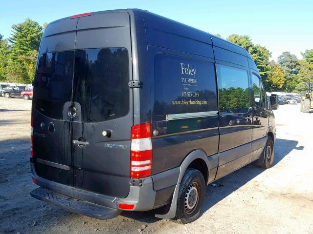 WD3PE7CCXC5657985 - 2012 MERCEDES-BENZ SPRINTER 2 BLACK photo 4