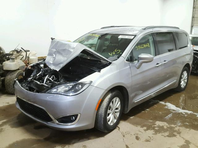 2C4RC1BG6HR527587 - 2017 CHRYSLER PACIFICA T GRAY photo 2