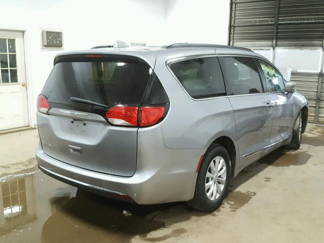 2C4RC1BG6HR527587 - 2017 CHRYSLER PACIFICA T GRAY photo 4