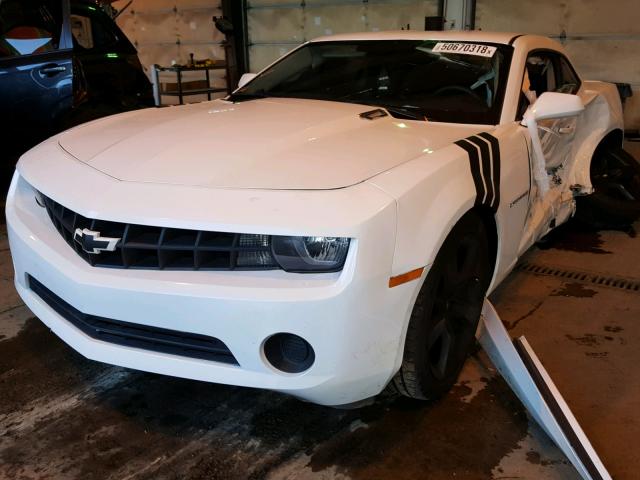 2G1FA1E31D9209106 - 2013 CHEVROLET CAMARO LS WHITE photo 2