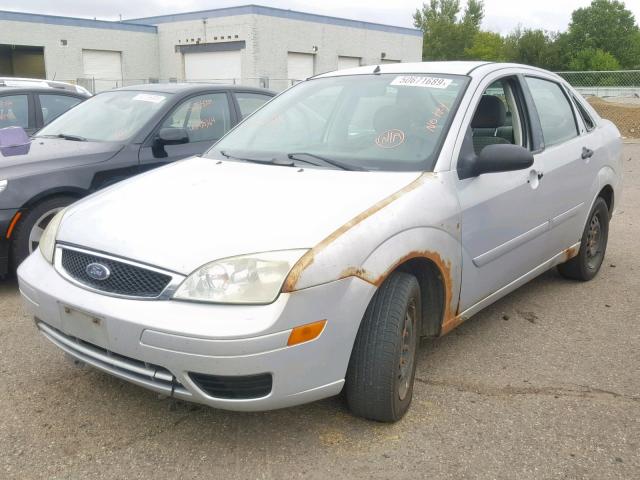 1FAFP34N17W293899 - 2007 FORD FOCUS ZX4 SILVER photo 2