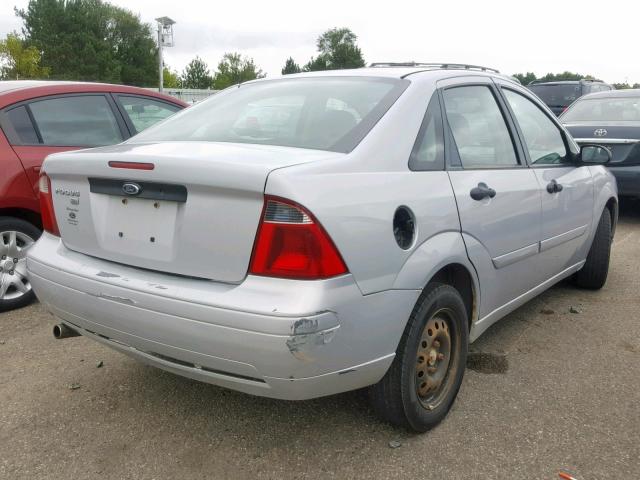 1FAFP34N17W293899 - 2007 FORD FOCUS ZX4 SILVER photo 4