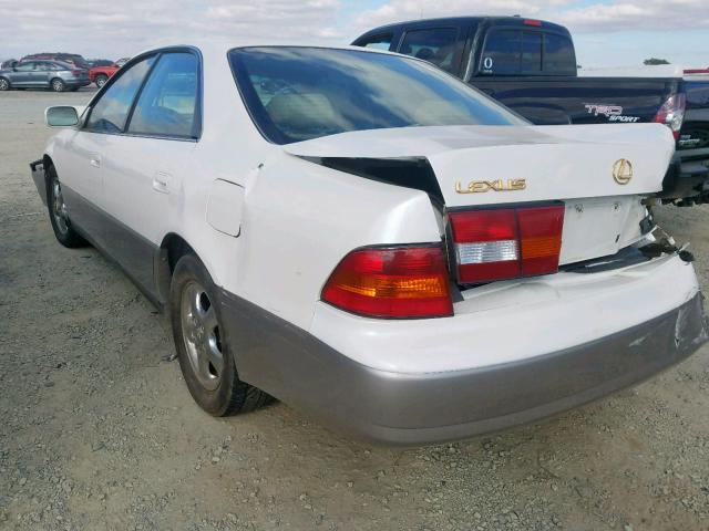 JT8BF28G9W0087358 - 1998 LEXUS ES 300 WHITE photo 3