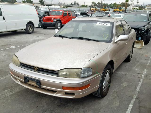 JT2GK13E8R0024686 - 1994 TOYOTA CAMRY XLE TAN photo 2