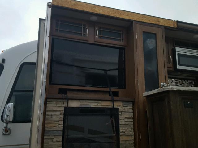 4YDF37224H4702896 - 2017 KEYSTONE MONTANA TWO TONE photo 5