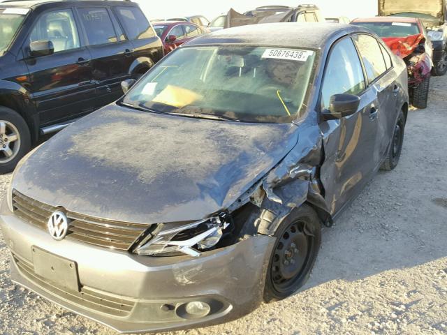 3VW2K7AJ2DM452809 - 2013 VOLKSWAGEN JETTA BASE GRAY photo 2