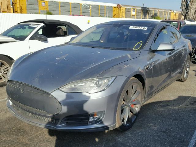 5YJSA1DP9DFP08581 - 2013 TESLA MODEL S Մոխրագույն լուսանկար 2