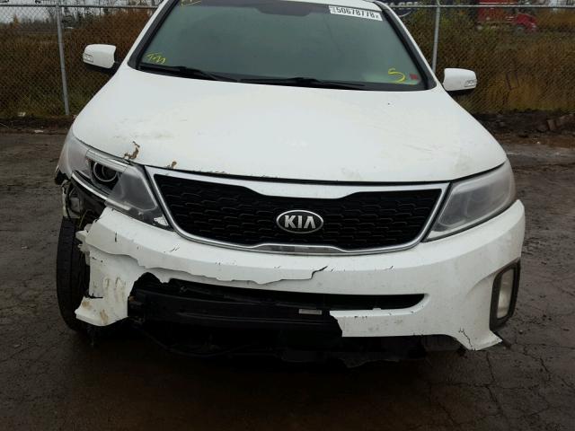 5XYKT3A62EG430134 - 2014 KIA SORENTO LX WHITE photo 9