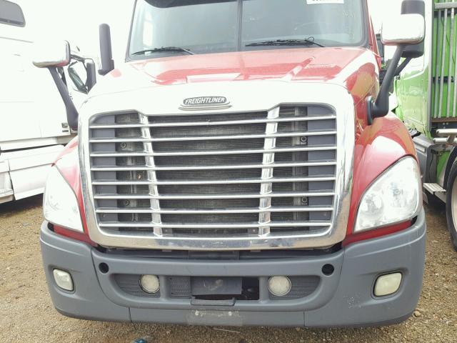 3AKJGLD67FSGE7031 - 2015 FREIGHTLINER CASCADIA 1 RED photo 7